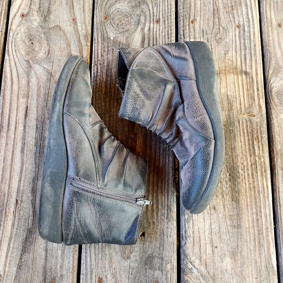 clarks women's sillian sway ankle bootie